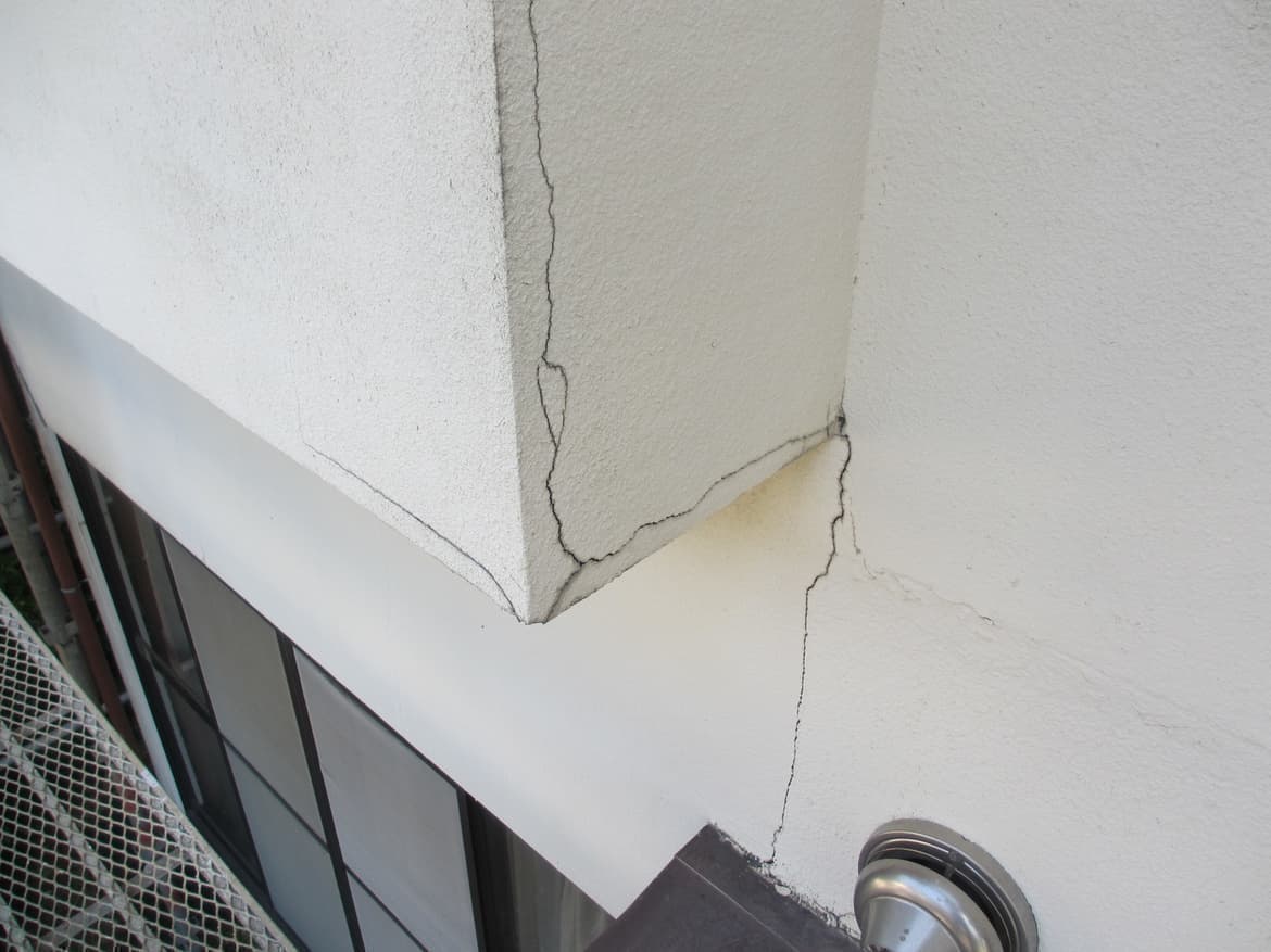 外壁のクラック　ひび割れ