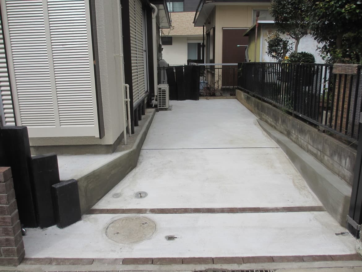 越谷　駐車場　土間　コンクリート