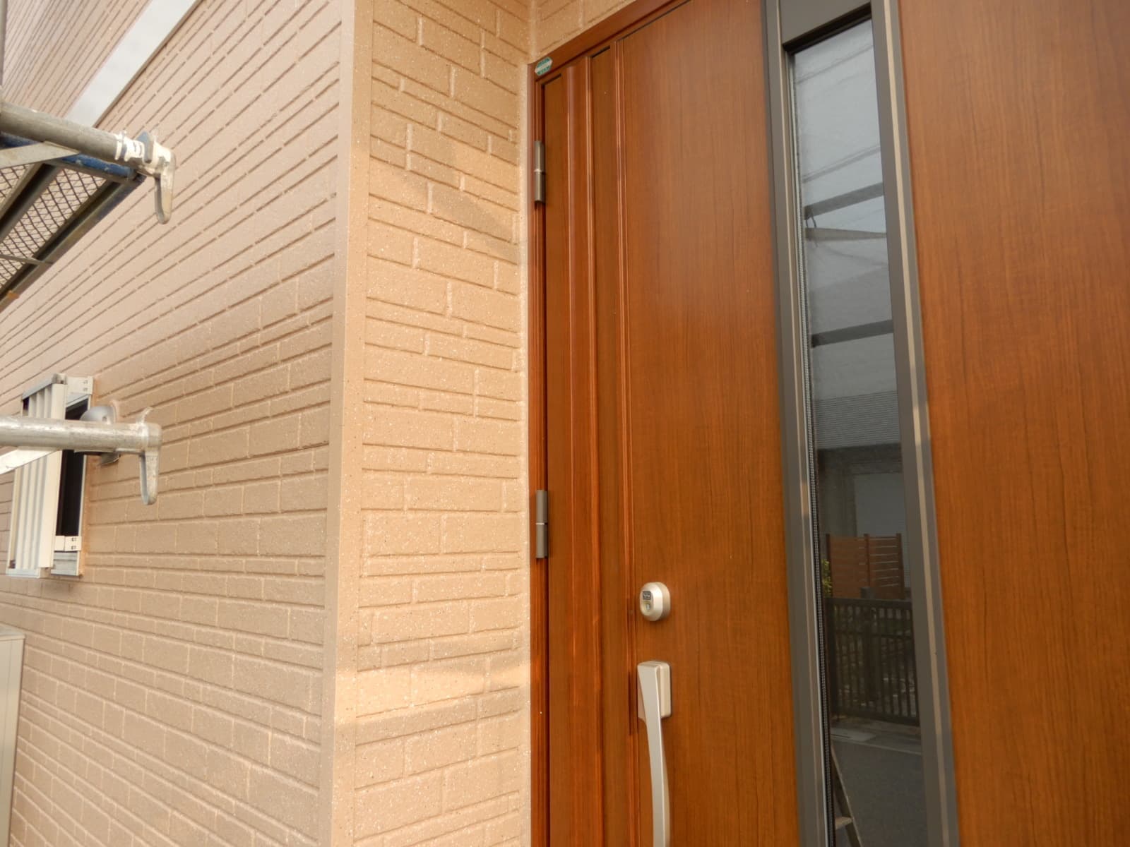 越谷　外壁工事　ドア