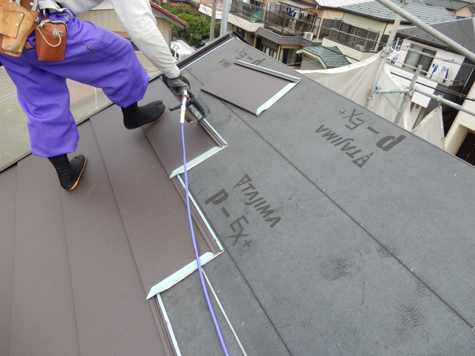 越谷　屋根　ガルバ　葺き替え