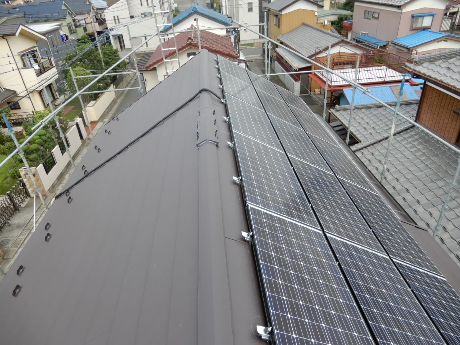 越谷　屋根葺き替え工事　ソーラーパネル設置