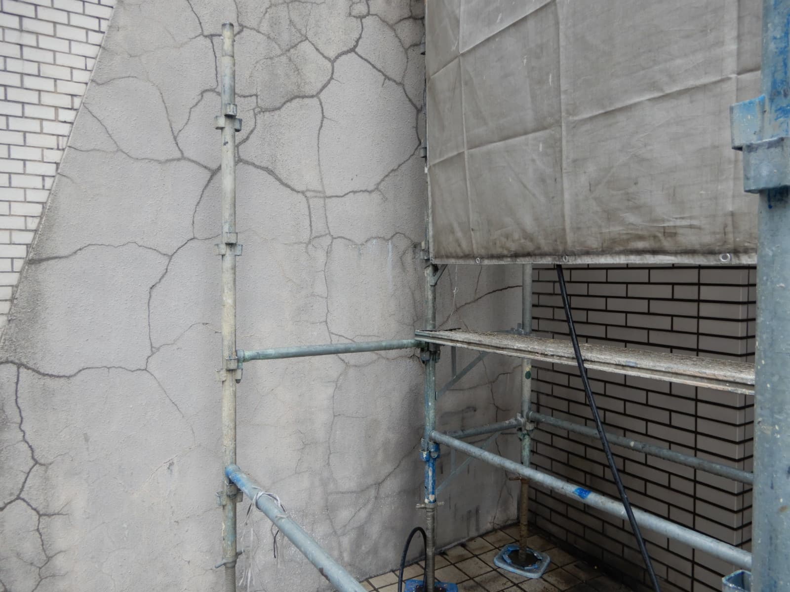 壁　クラック　劣化