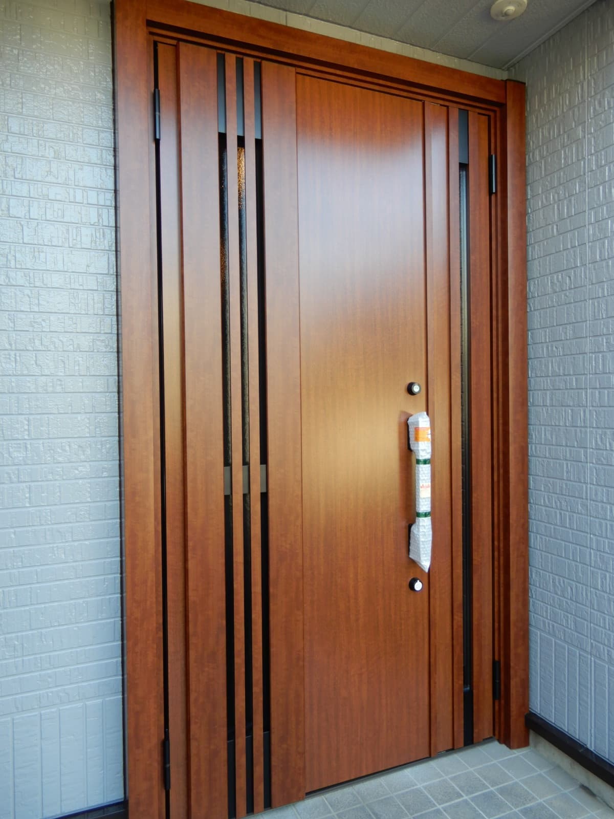 玄関ドア交換　リフォーム　越谷　みやび住宅環境